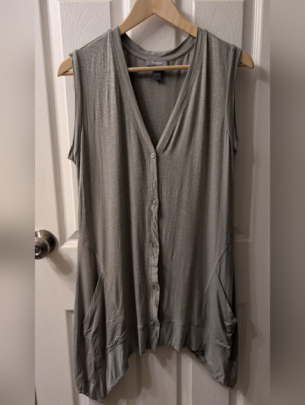 Neiman Marcus Sleeveless Button-Front Tunic in Light Gray 95% Rayon - Cyberpunk